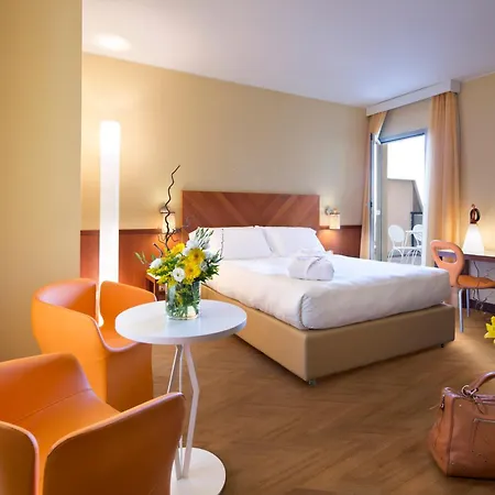 Hotel Unahotels Mediterraneo 4*