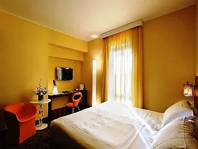 Unahotels Mediterraneo 4* Milán